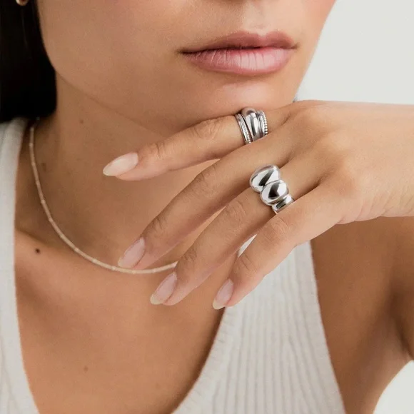 mejuri - puffy charlotte ring - Picture 2 of 5